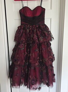 Lunss Red and Black Tulle Tiered Prom Dress Sweetheart Gothic 3D Floral